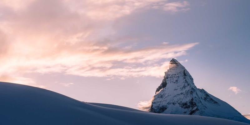 供应链管理如何赋能香港环球电影产业：跨境制作、发行与版权贸易的物流枢纽