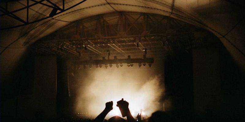 香港环球90：连接全球贸易的卓越物流伙伴