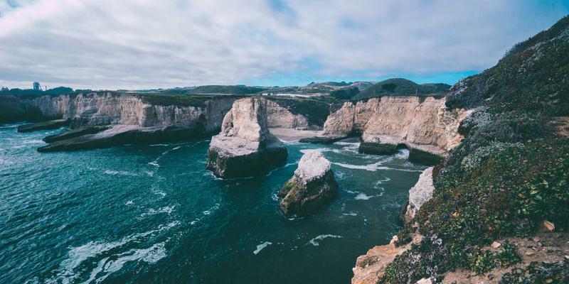 香港环球家族办公室设立指南：整合供应链管理与跨境财富传承